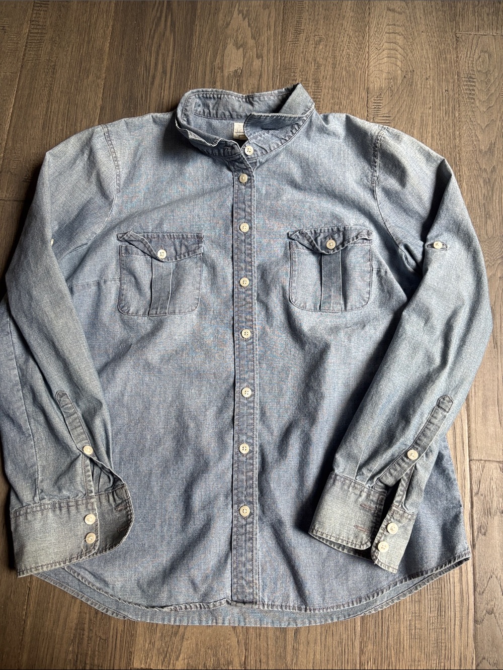 J. Crew | 100% Cotton Classic Light Wash Chambray Button Up Long Sleeve Size Med